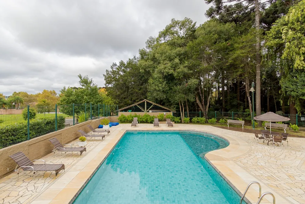 Piscina — área aquática para relaxar e nadar